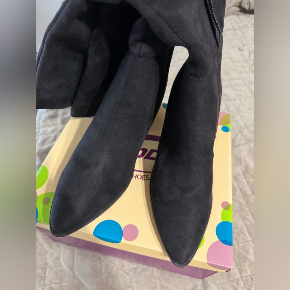 Soda Knee-High boot NIB